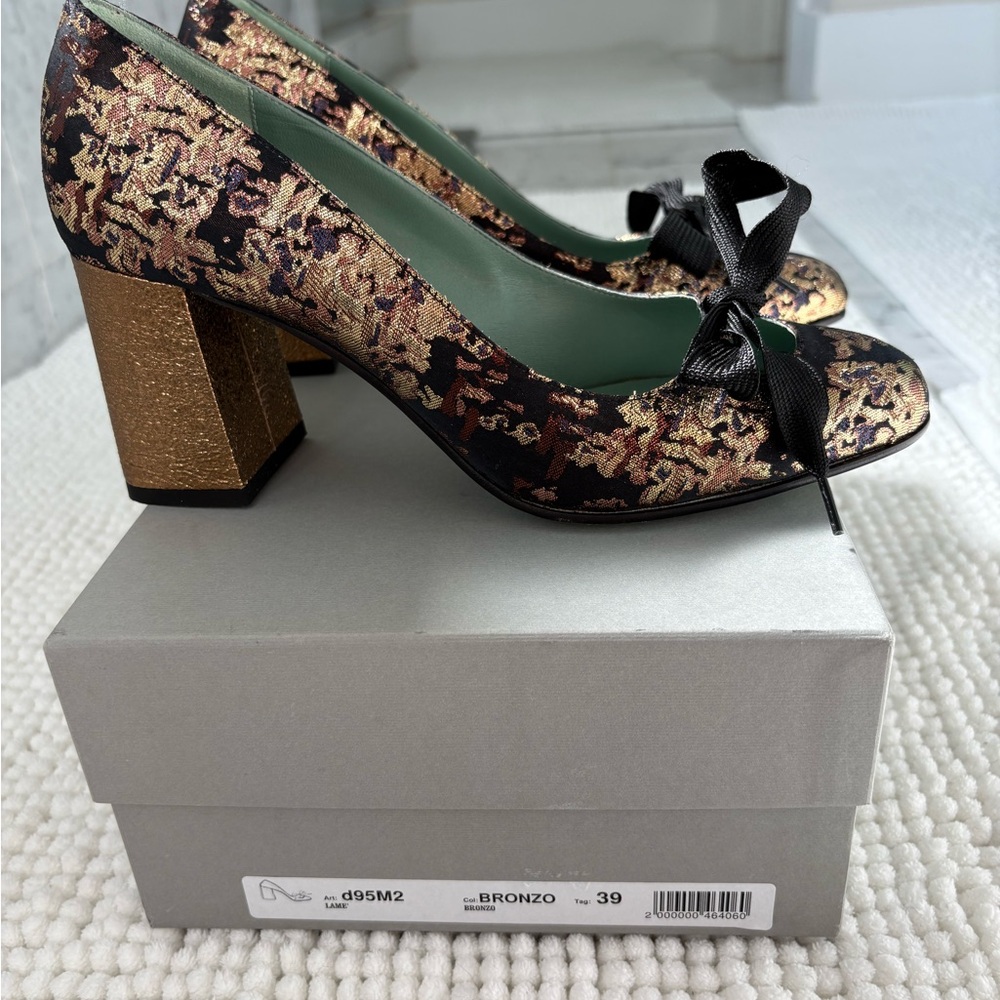Paola D’Arcano Jacquard Black and Gold Heels with Bow